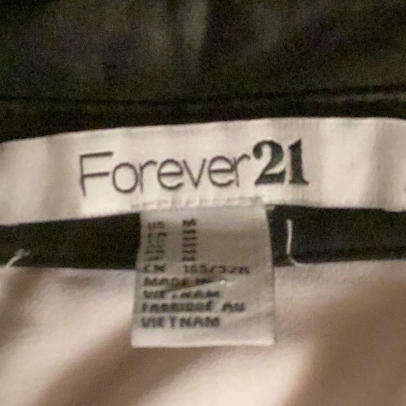 FOREVER 21 WHITE BLOUSE WITH A LEATHER  COLLAR. - Picture 8 of 14